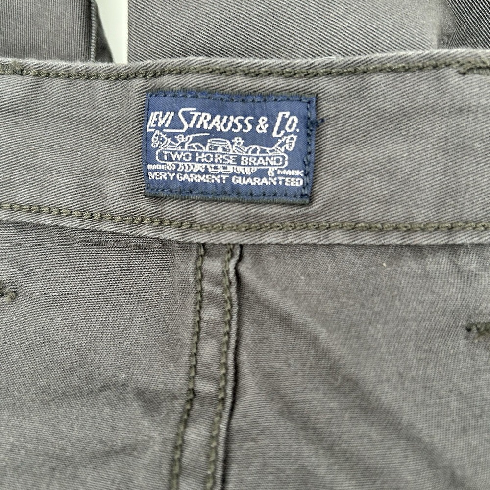 Levis Carrier Cargo Shorts Mens 46x10 Gray Utility Snap Pocket Hiking Travel NWT - Picture 9 of 13